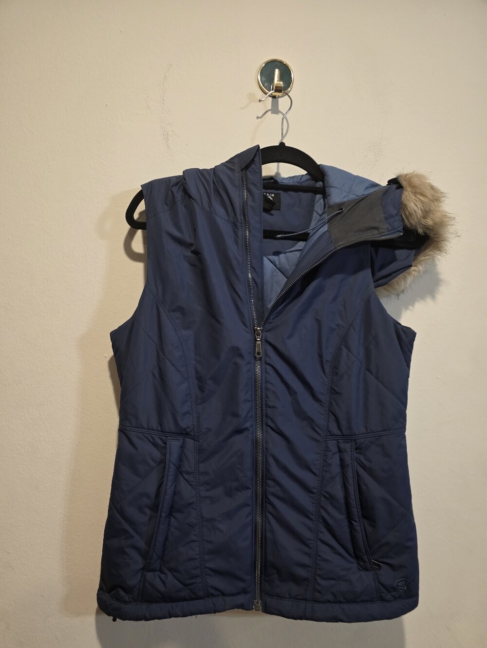 Mountain Hardwear Navy Sleeveless Hooded Insulated Vest with Faux Fur Trim Small